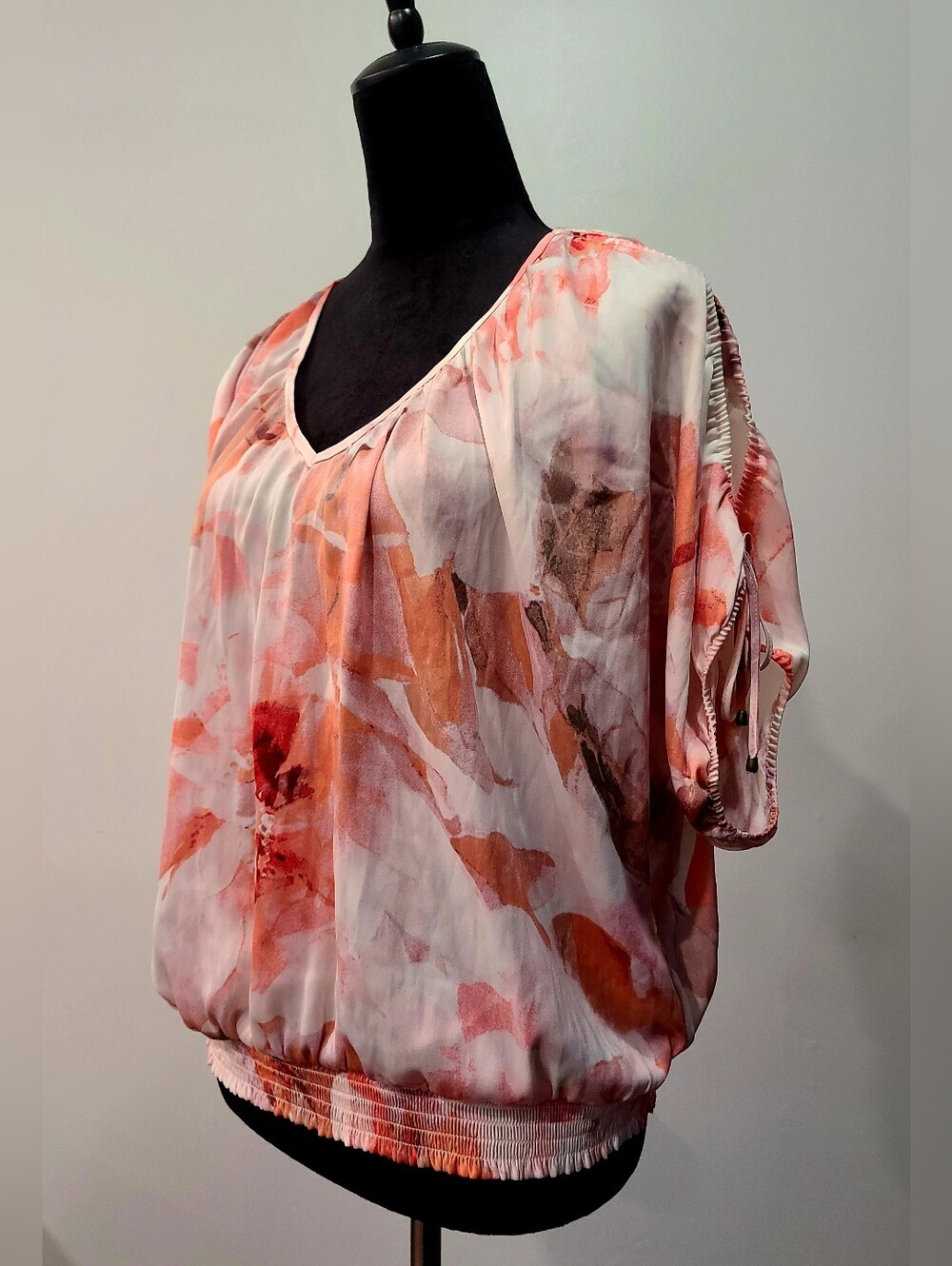 2011 Jennifer Lopez Peach & Pink Watercolor V-Neck Blouse